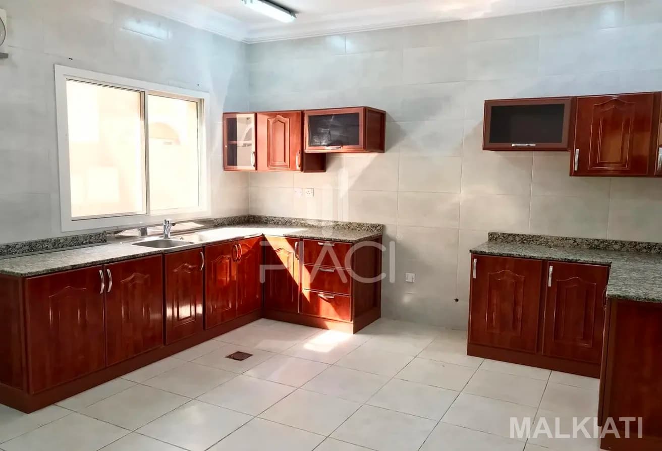 Fabulous UF 5 BD Compound Villa | Umm Salal Ali - Image 5