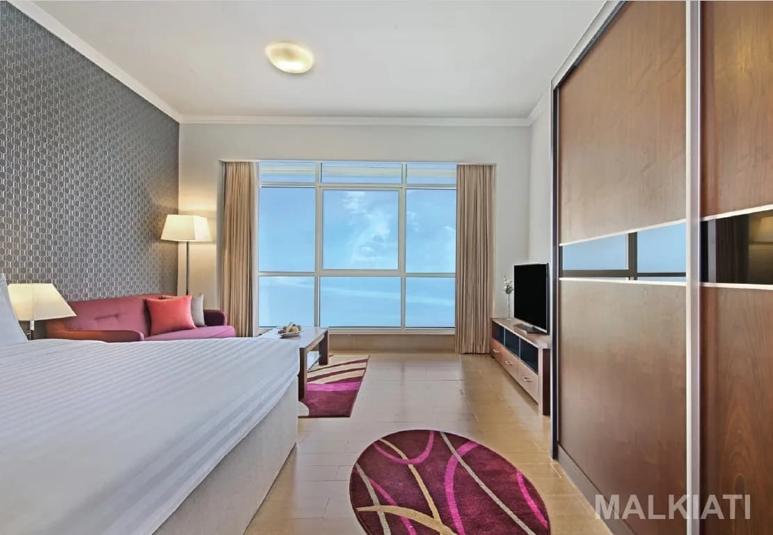 Luxury Seafront Fully Furnished Junior Studio | The Curve Hotel | West Bay | Monthly Stay (1–3 Months) - Image 3