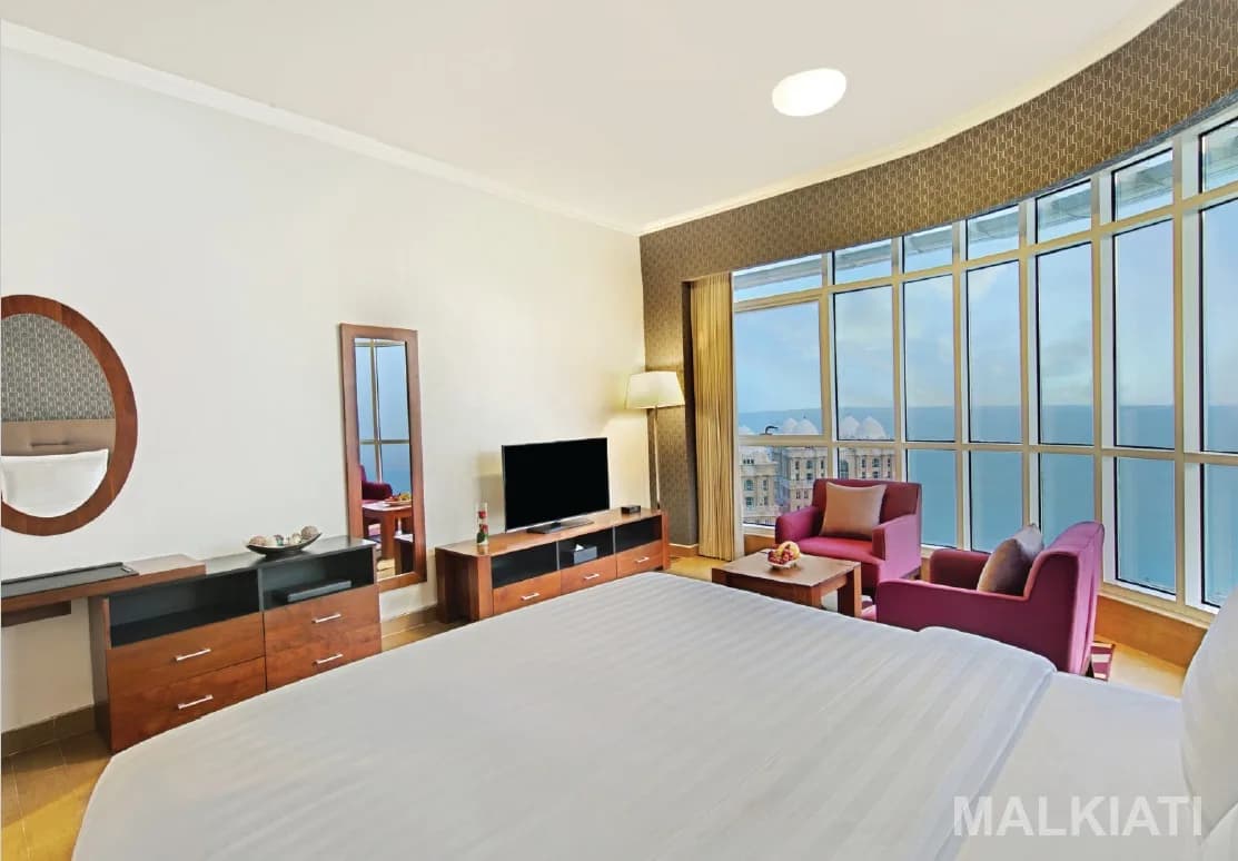 Luxury Seafront Fully Furnished Junior Studio | The Curve Hotel | West Bay | Monthly Stay (4–6 Months) - Image 3