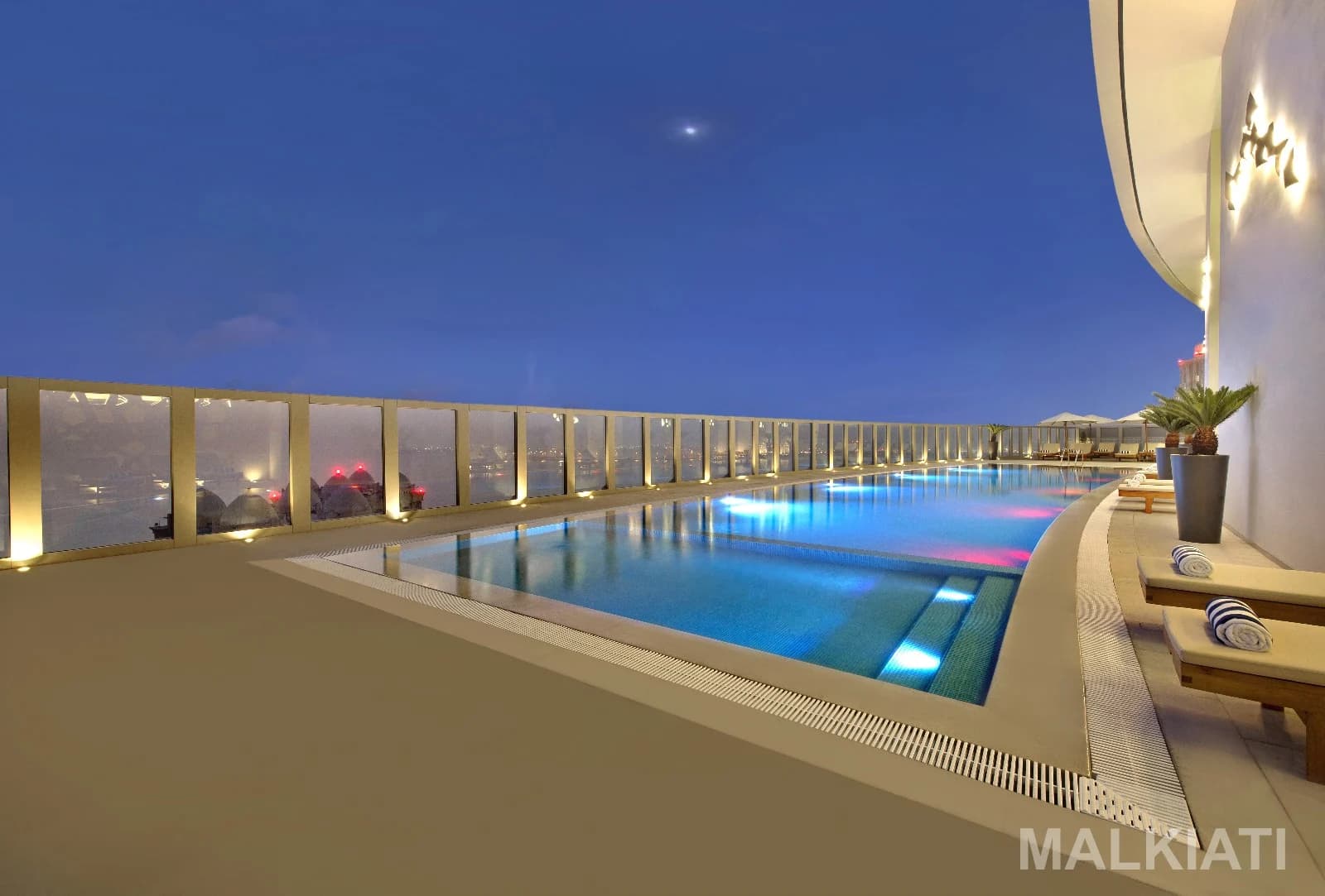 Luxury Fully Furnished Seafront Executive Studio | The Curve Hotel | West Bay | Daily Stay - Image 5