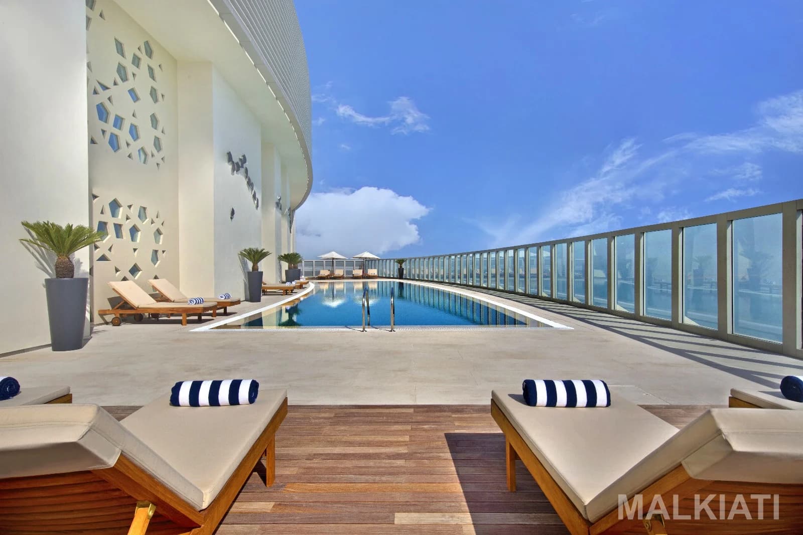 Luxury Seafront Fully Furnished 1 BR Executive | The Curve Hotel | West Bay | Daily Stay - Image 4