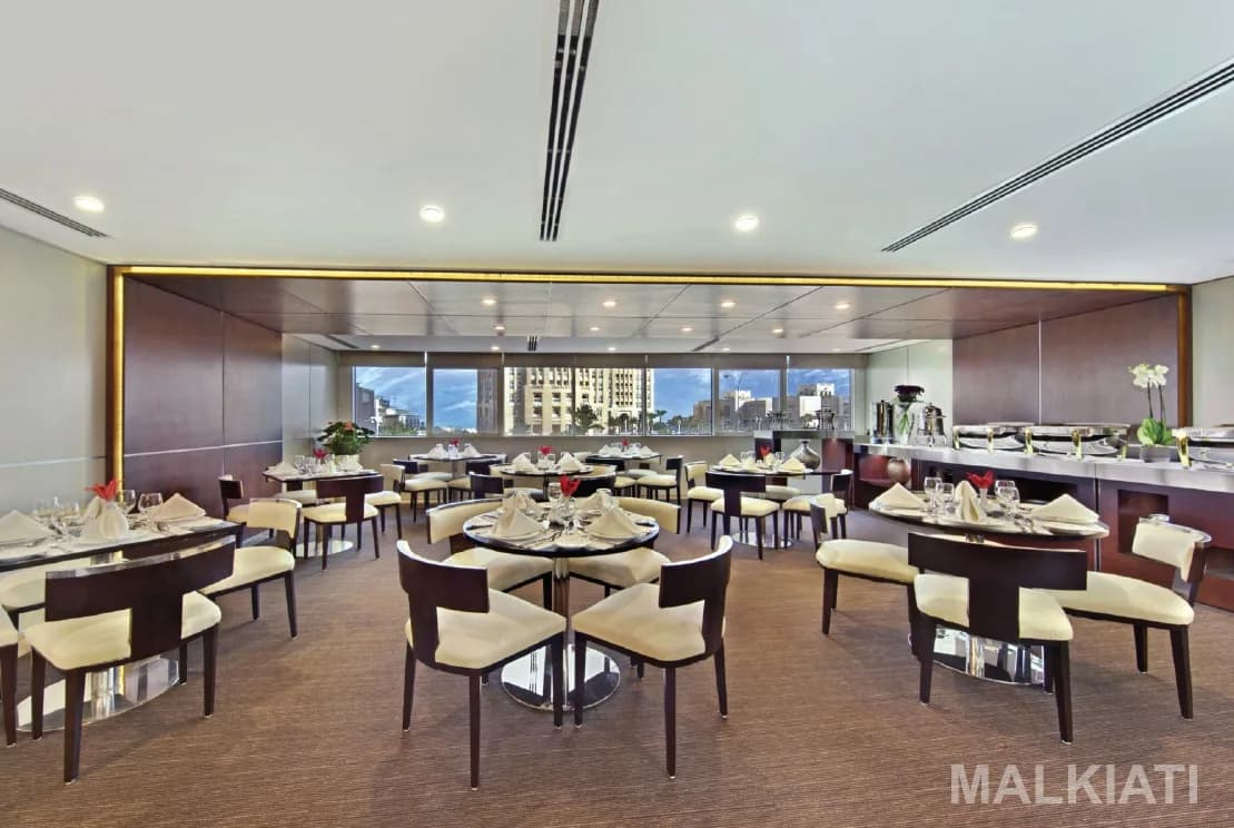 Luxury Seafront Fully Furnished 2 BR Premiere | The Curve Hotel | West Bay | Yearly Contract - Image 4